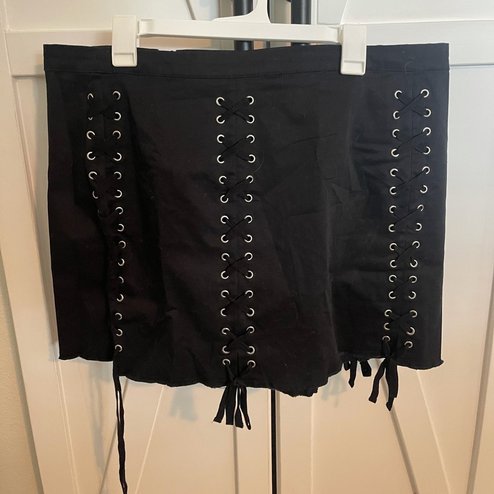 Forever 21 plus size 2x black skirt